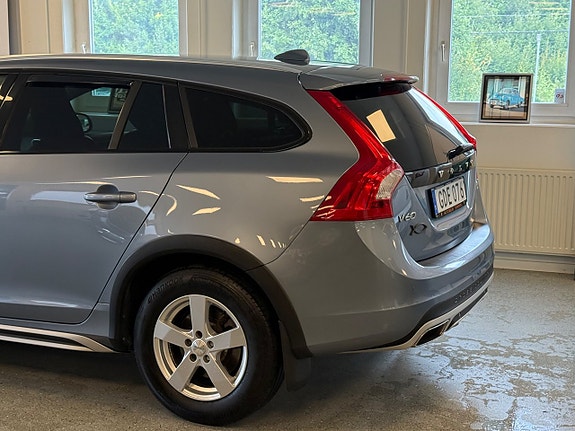 Volvo V60 Cross Country 11 of 30