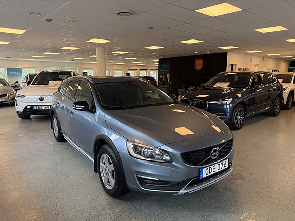 Volvo V60 Cross Country 3 of 30