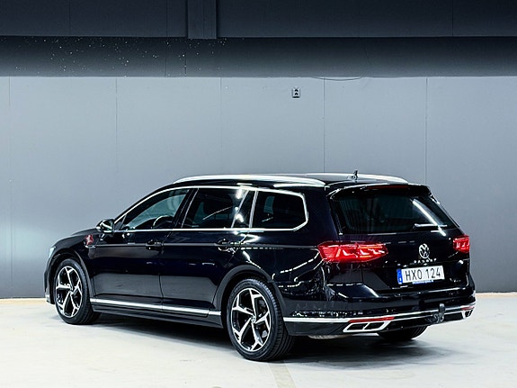 Volkswagen Passat 2 of 17