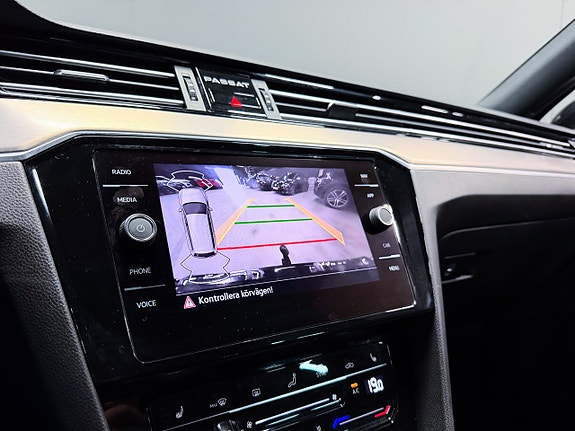 Volkswagen Passat 5 of 17