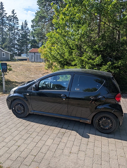 Toyota Aygo 2 of 3