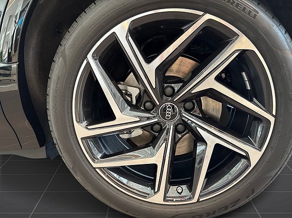 Audi Q6 e-tron 8 of 12