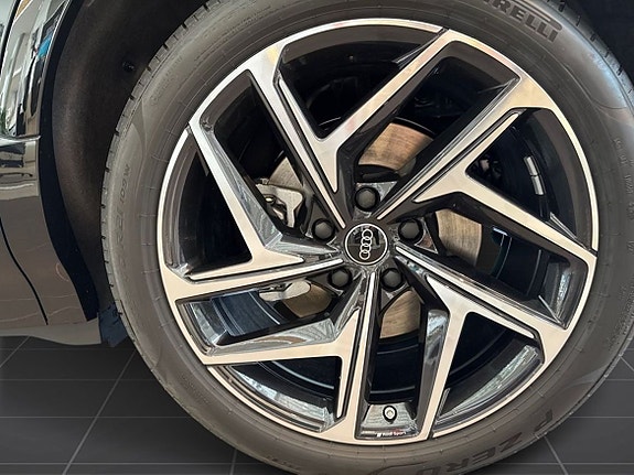 Audi Q6 e-tron 8 of 12