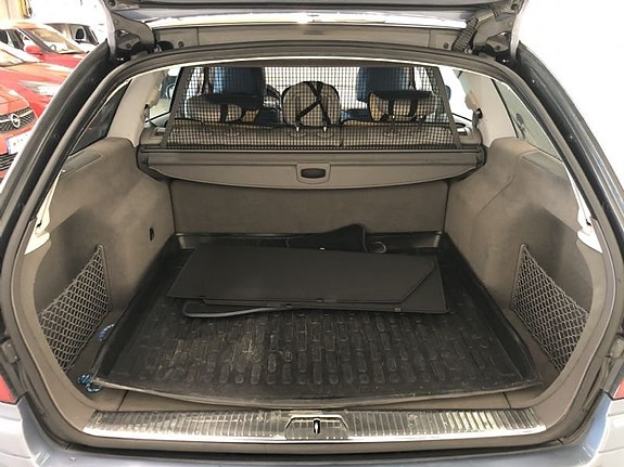 Mercedes-Benz E200 9 of 9