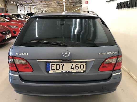 Mercedes-Benz E200 4 of 9