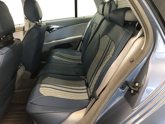 Mercedes-Benz E200 7 of 9