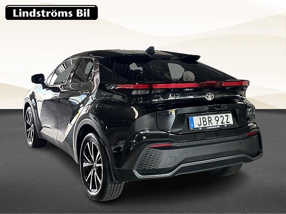 Toyota C-HR 4 of 18