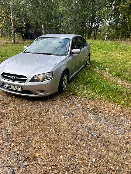 Subaru Legacy 4 of 5