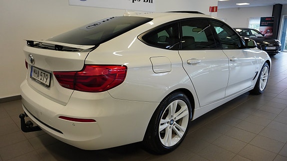 BMW 320d 3 of 25