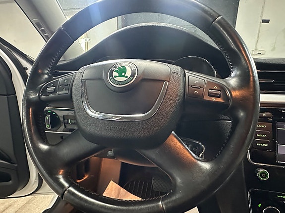 Skoda Superb 17 of 30