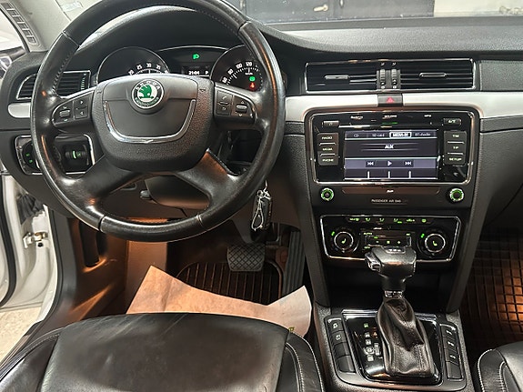 Skoda Superb 14 of 30