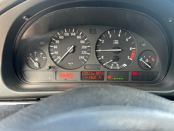 BMW 520i 5 of 5