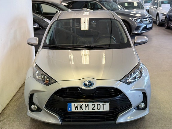 Toyota Yaris 2 of 13