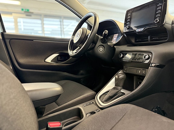 Toyota Yaris 11 of 13