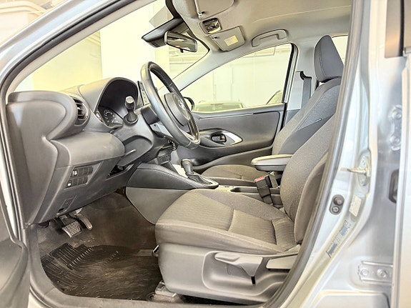 Toyota Yaris 9 of 13