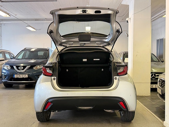 Toyota Yaris 8 of 13