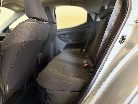 Toyota Yaris 12 of 13
