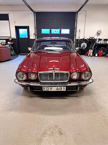 Jaguar XJ 4 of 6
