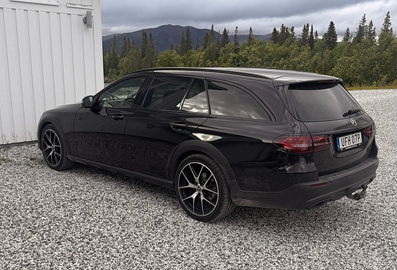Mercedes-Benz E220 d 3 of 6