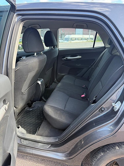 Toyota Auris 12 of 14