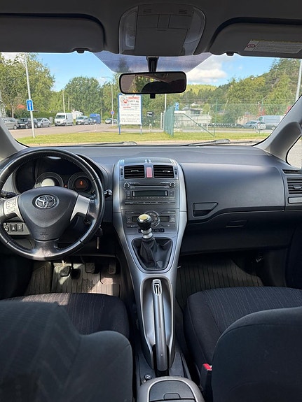 Toyota Auris 9 of 14