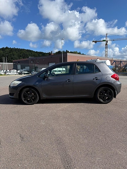 Toyota Auris 8 of 14