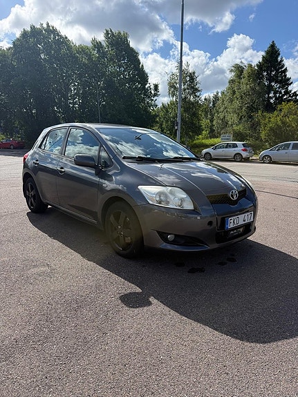Toyota Auris 2 of 14