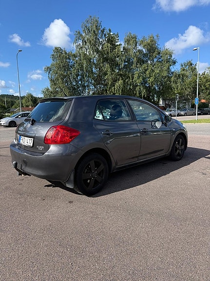 Toyota Auris 6 of 14