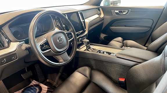 Volvo XC60 8 of 12