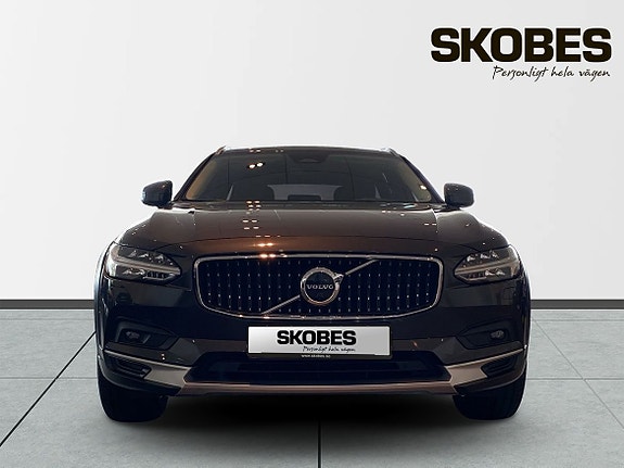 Volvo V90 Cross Country 2 of 27