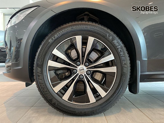 Volvo V90 Cross Country 17 of 27
