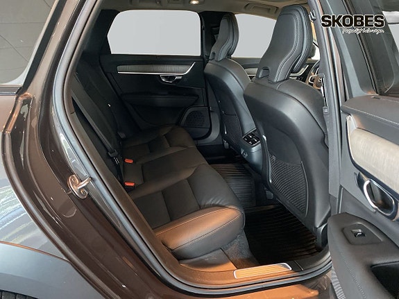 Volvo V90 Cross Country 10 of 27