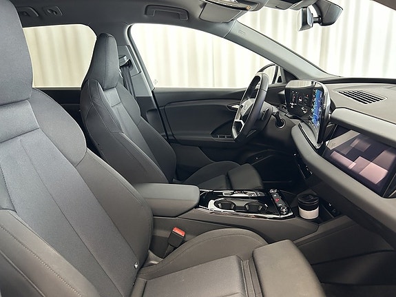 Audi Q6 e-tron 7 of 9