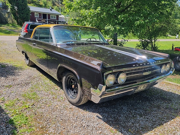 Oldsmobile Dynamic 88 2 of 4
