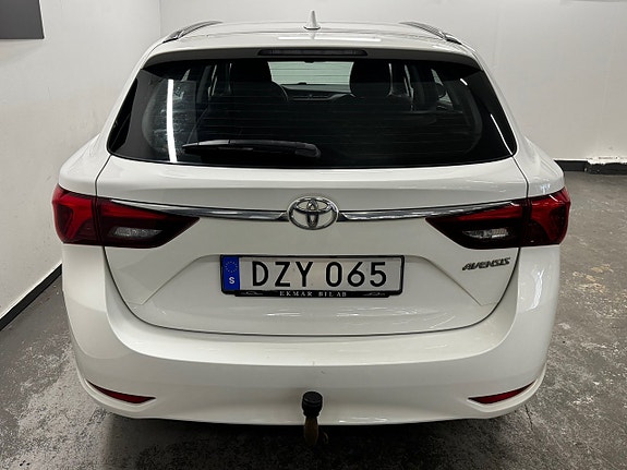 Toyota Avensis 5 of 21