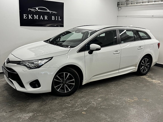 Toyota Avensis 2 of 21