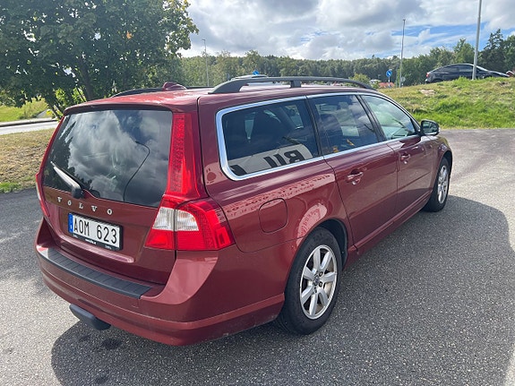 Volvo V70 3 of 14
