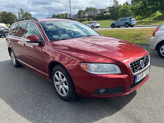 Volvo V70 2 of 14