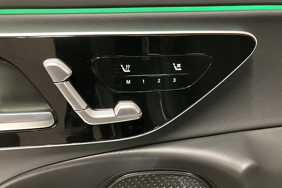 Mercedes-Benz E300 de 21 of 23