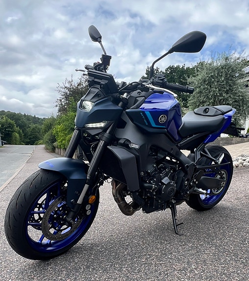 Yamaha MT-09 2 of 6