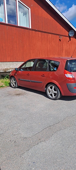 Renault Grand Scenic II 2 of 5