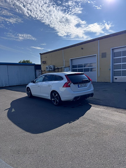 Volvo V60 3 of 7