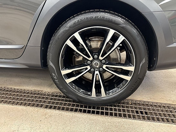 Volvo V90 Cross Country 11 of 14