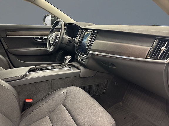 Volvo V90 Cross Country 7 of 14