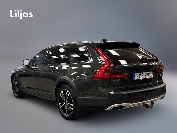 Volvo V90 Cross Country 4 of 14