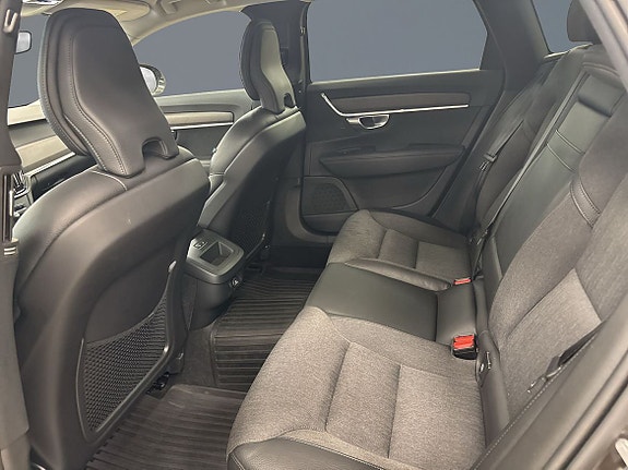 Volvo V90 Cross Country 8 of 14