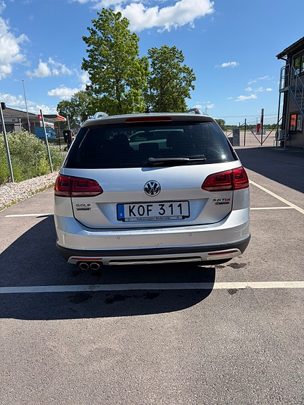 Volkswagen Golf Alltrack 3 of 7
