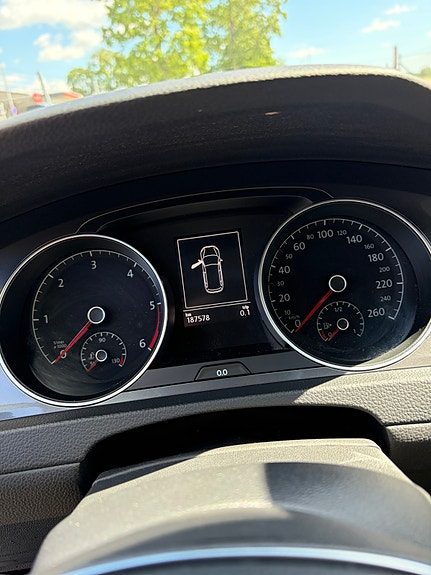 Volkswagen Golf Alltrack 5 of 7