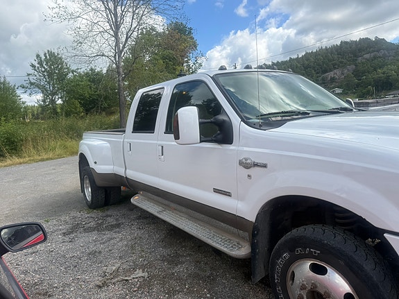 Ford F-350 2 of 9