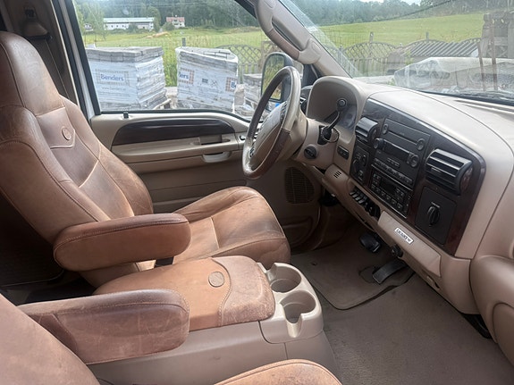 Ford F-350 8 of 9